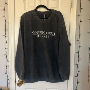 Barely worn uconn huskies crewneck